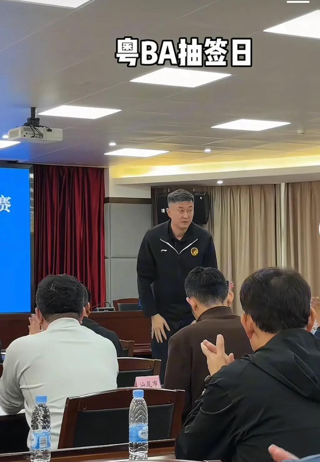 极速赛车开奖网-早上十一点！杜锋最新职位曝光，胡明轩又去医院，徐杰最新伤情